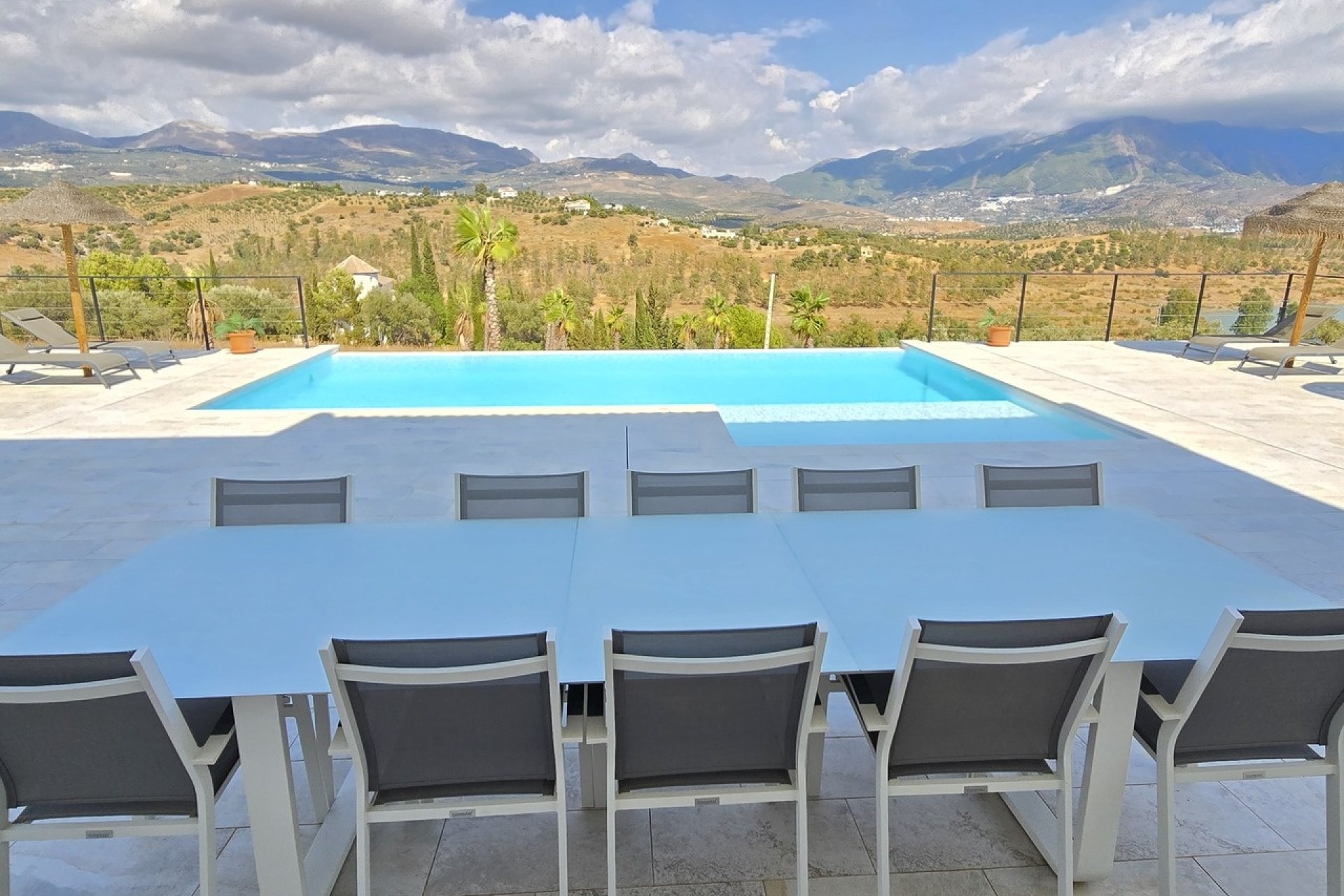 Resale - Villa -
Los Romanes - Inland