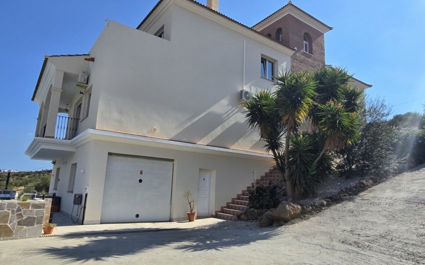 Resale - Villa -
Los Romanes - Inland
