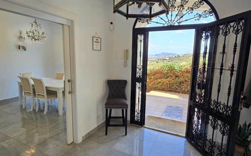 Resale - Villa -
Los Romanes - Inland