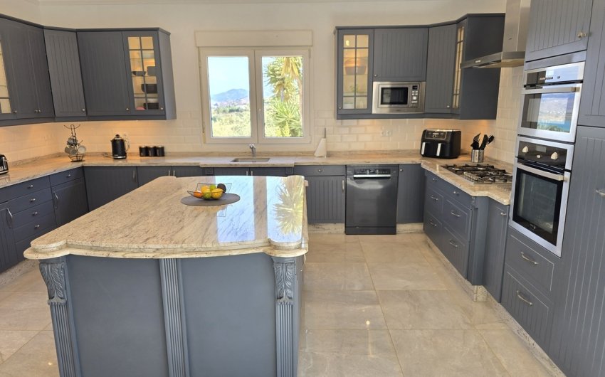 Resale - Villa -
Los Romanes - Inland