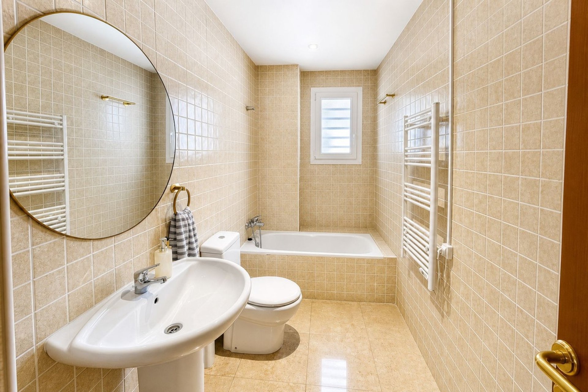 Resale - Villa -
Manilva - Inland