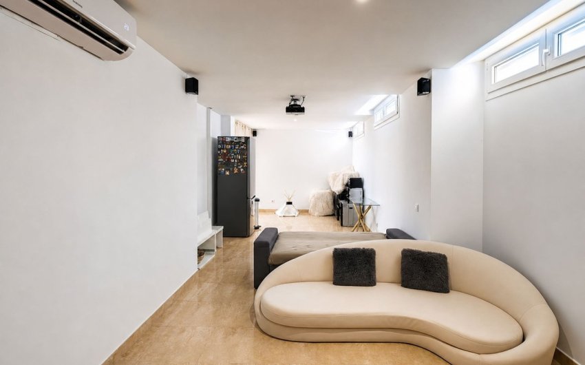 Resale - Villa -
Manilva - Inland