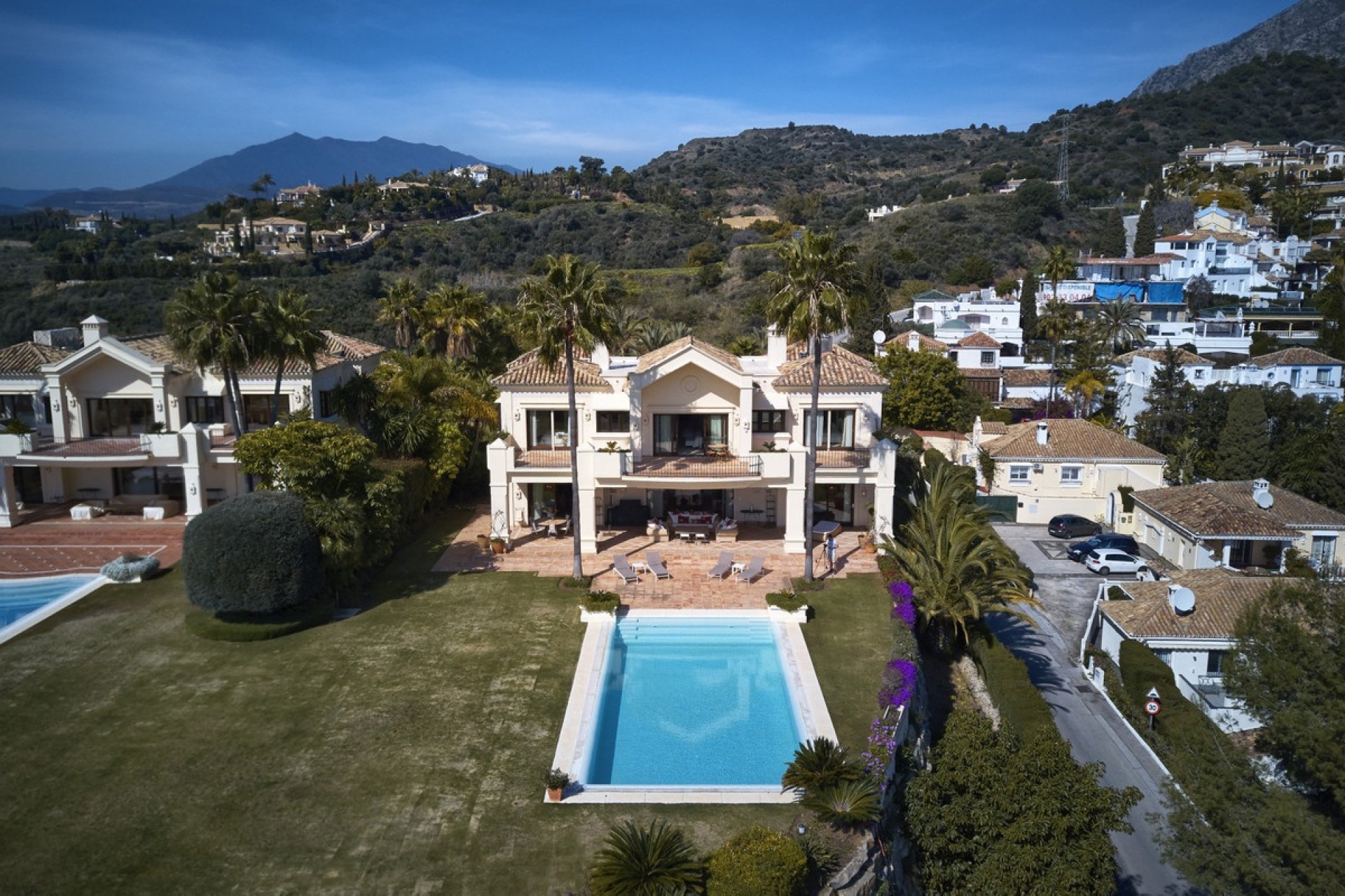 Resale - Villa -
Marbella - Costa del Sol