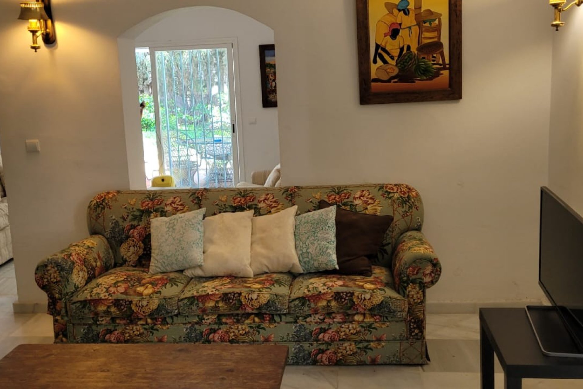 Resale - Villa -
Marbella - Las Chapas