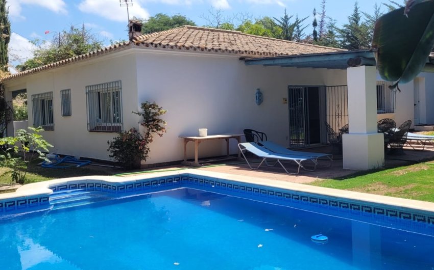Resale - Villa -
Marbella - Las Chapas