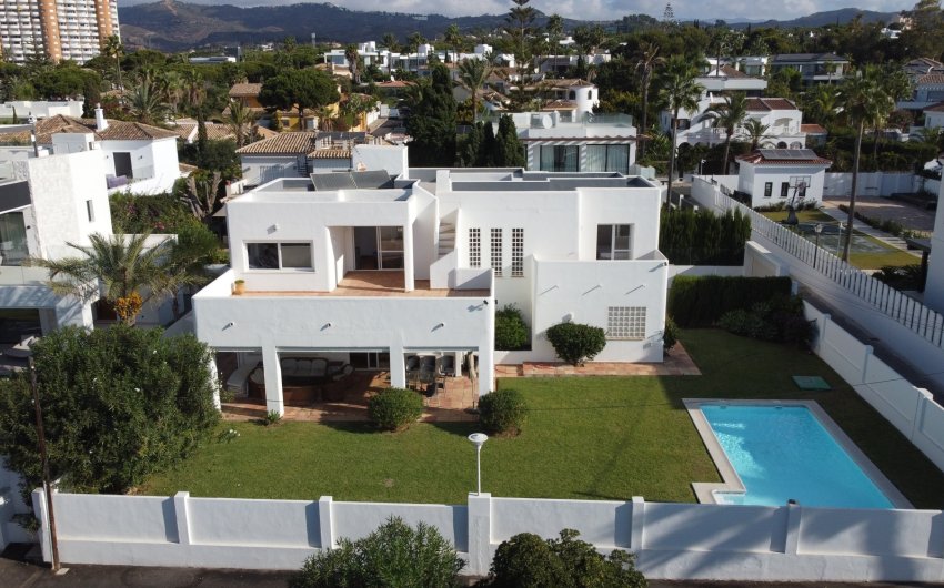 Resale - Villa -
Marbella - Las Chapas