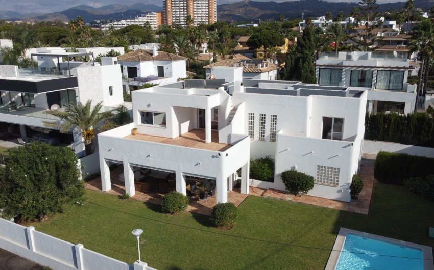 Resale - Villa -
Marbella - Las Chapas