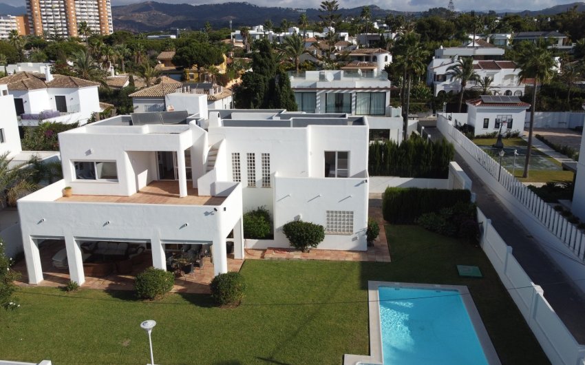 Resale - Villa -
Marbella - Las Chapas