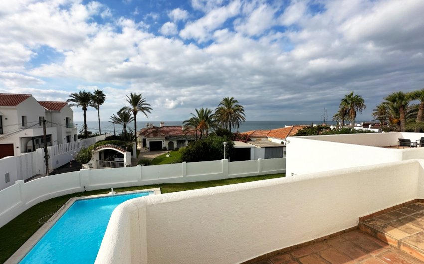 Resale - Villa -
Marbella - Las Chapas