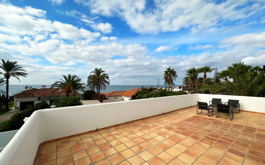 Resale - Villa -
Marbella - Las Chapas