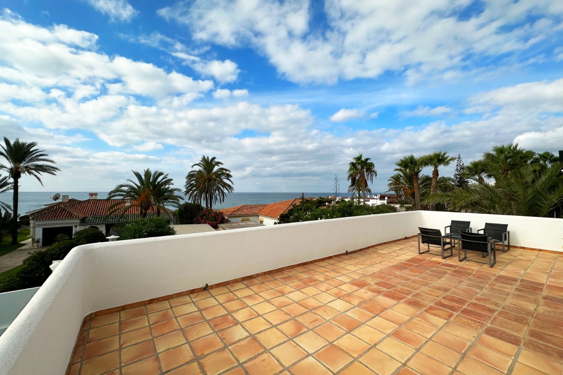 Resale - Villa -
Marbella - Las Chapas