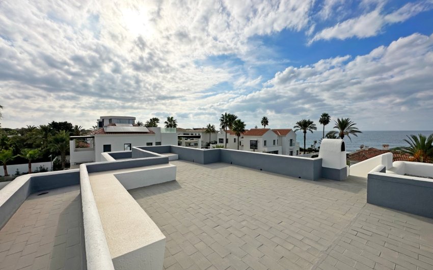 Resale - Villa -
Marbella - Las Chapas