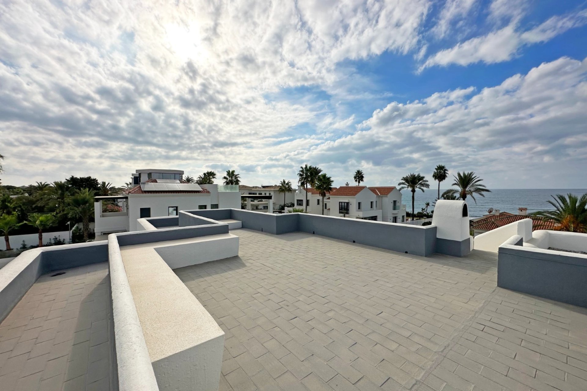 Resale - Villa -
Marbella - Las Chapas