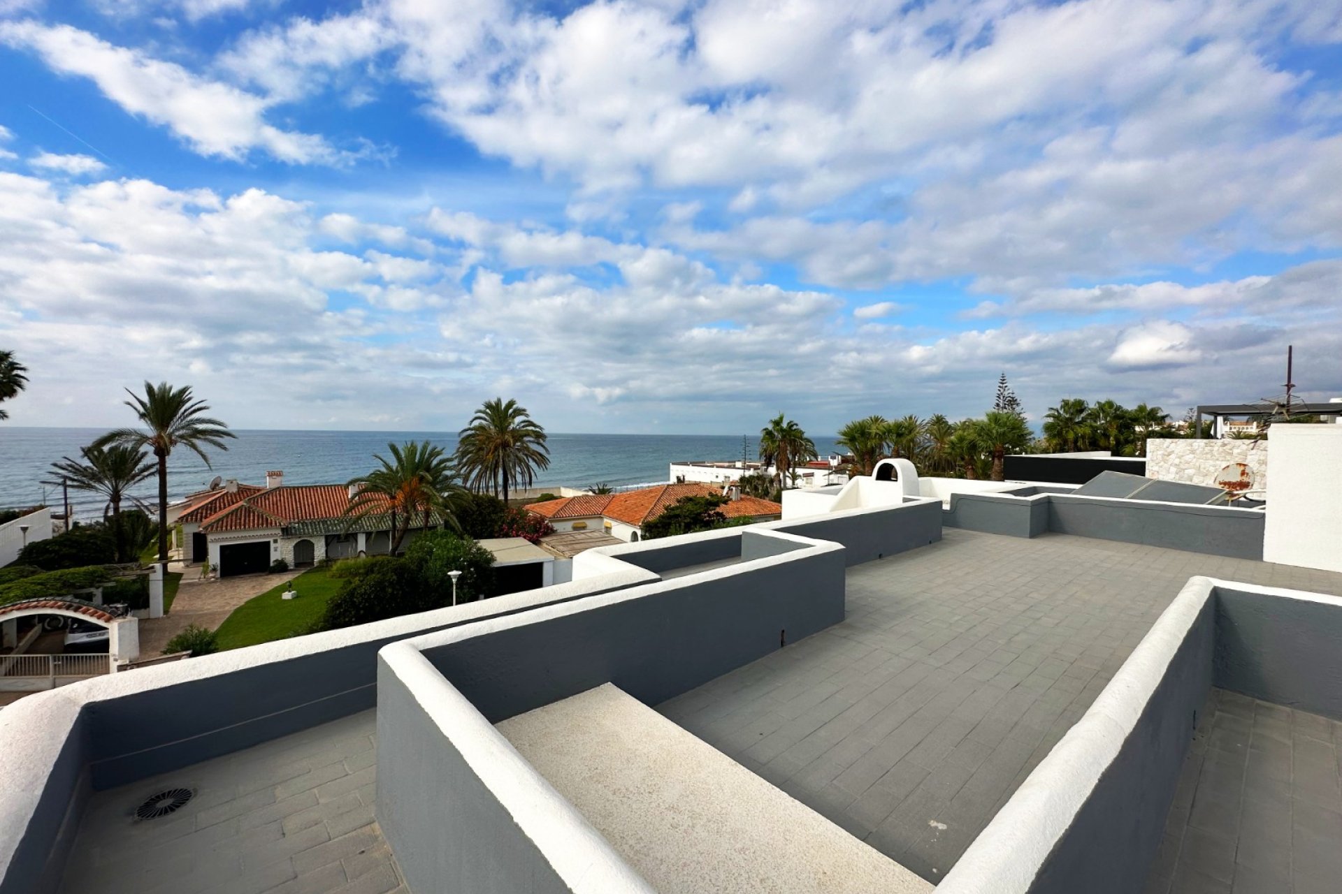 Resale - Villa -
Marbella - Las Chapas