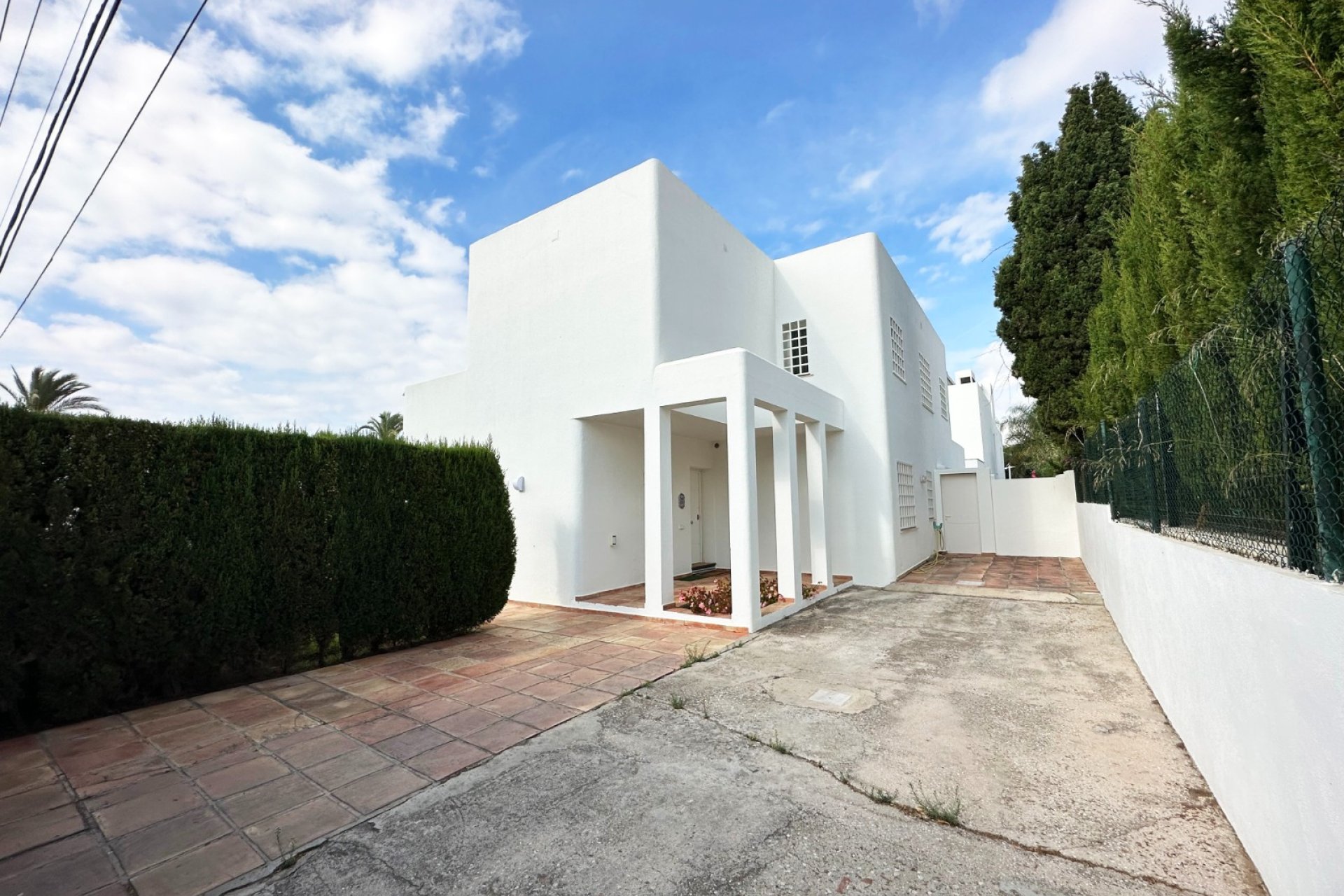 Resale - Villa -
Marbella - Las Chapas