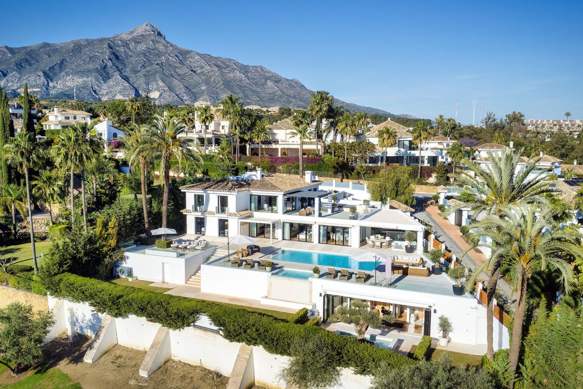 Resale - Villa -
Marbella - Los Naranjos de Marbella