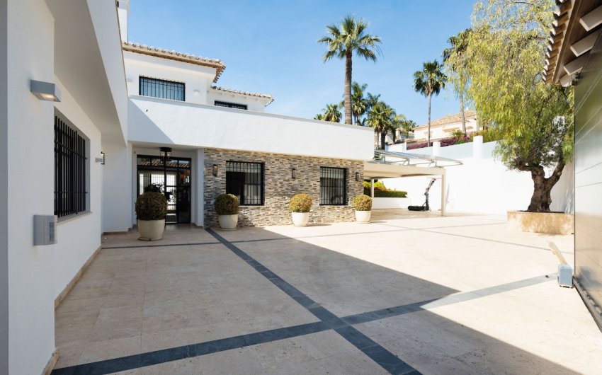 Resale - Villa -
Marbella - Los Naranjos de Marbella