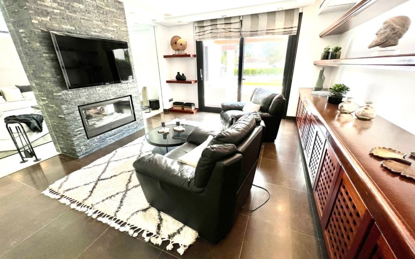 Resale - Villa -
Marbella - Nueva Andalucía