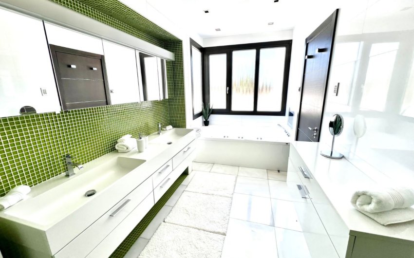 Resale - Villa -
Marbella - Nueva Andalucía