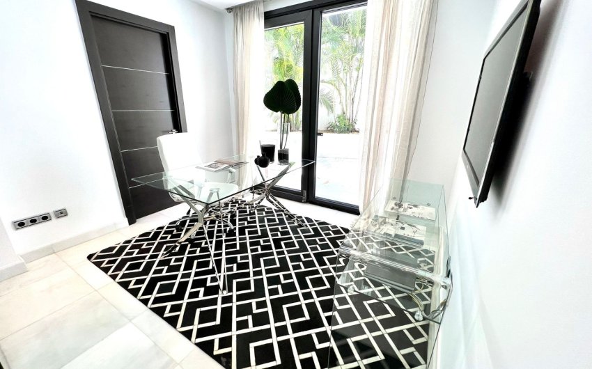 Resale - Villa -
Marbella - Nueva Andalucía