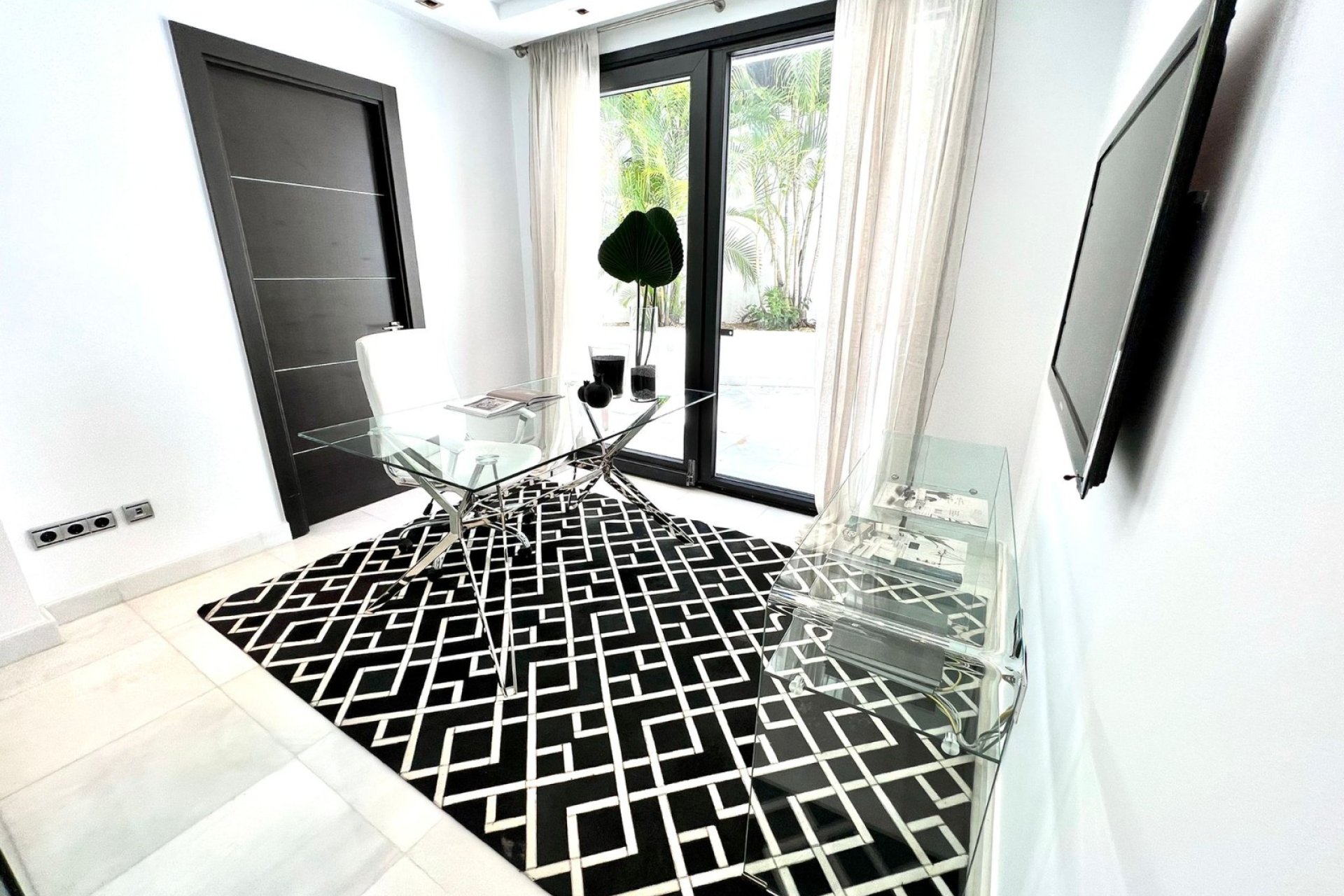 Resale - Villa -
Marbella - Nueva Andalucía