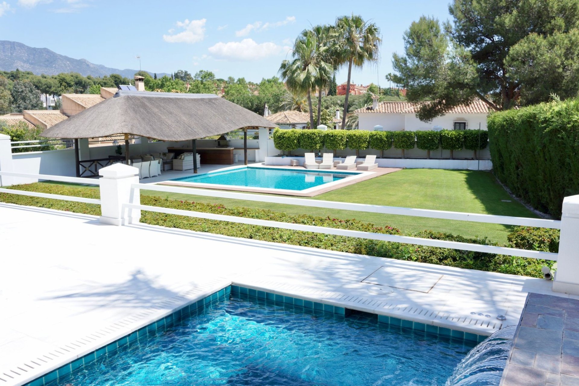 Resale - Villa -
Marbella - Nueva Andalucía