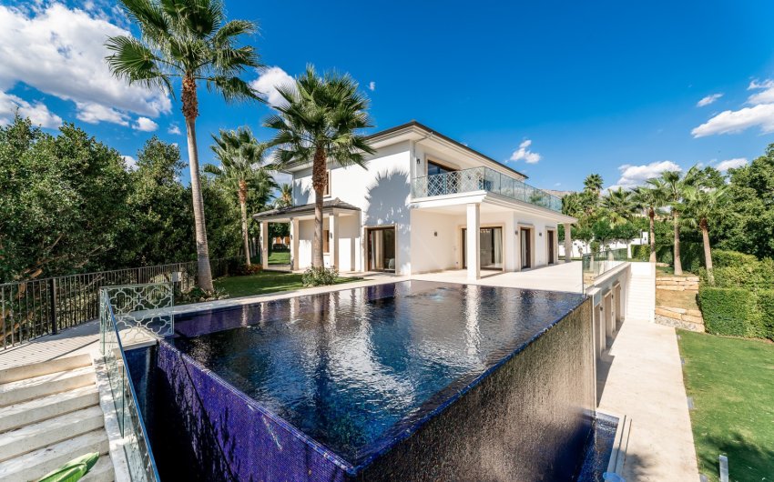 Resale - Villa -
Marbella - Nueva Andalucía