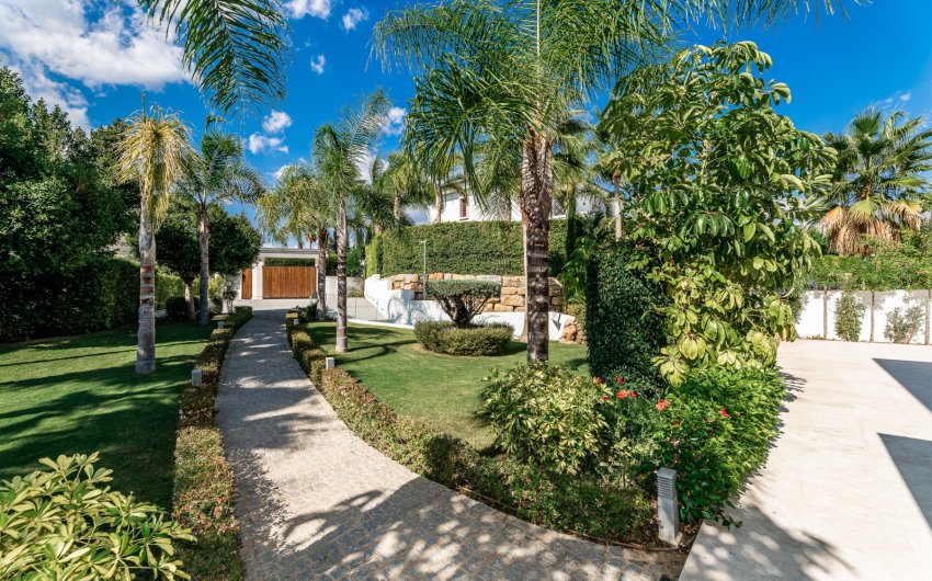 Resale - Villa -
Marbella - Nueva Andalucía