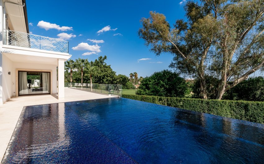 Resale - Villa -
Marbella - Nueva Andalucía