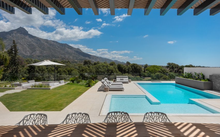 Resale - Villa -
Marbella - Nueva Andalucía