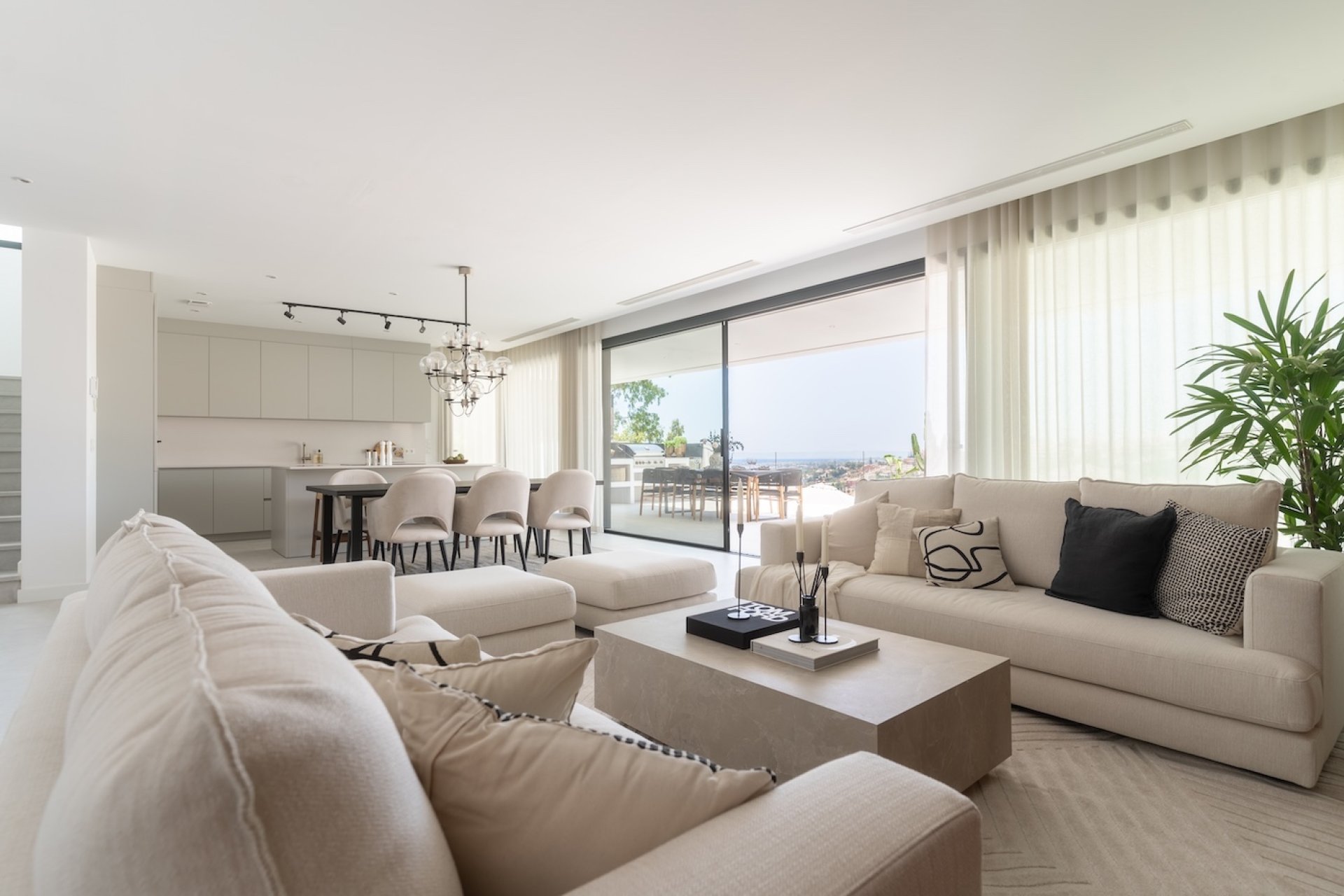 Resale - Villa -
Marbella - Nueva Andalucía