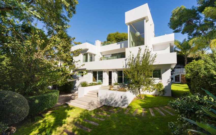 Resale - Villa -
Marbella - Nueva Andalucía