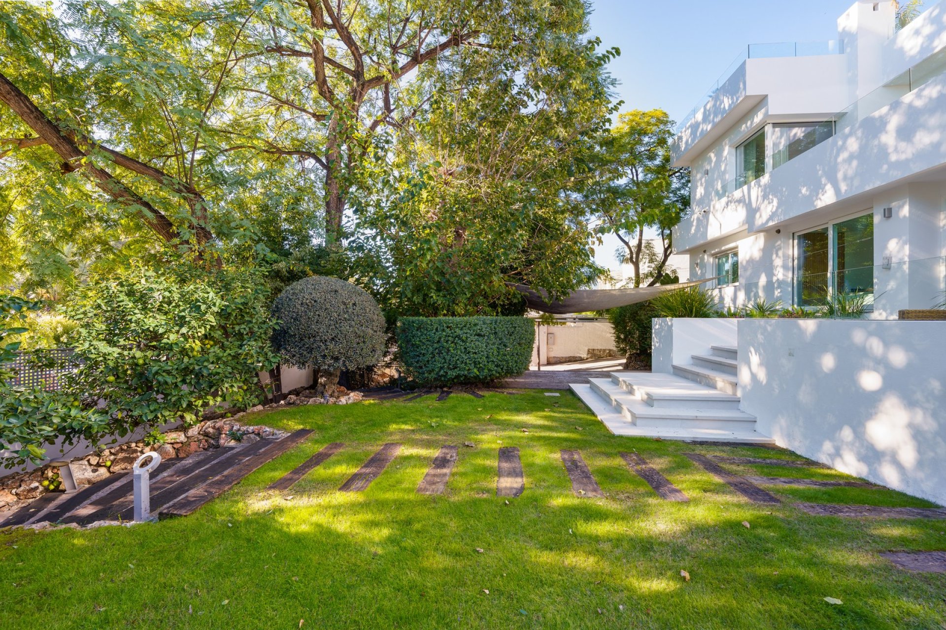 Resale - Villa -
Marbella - Nueva Andalucía