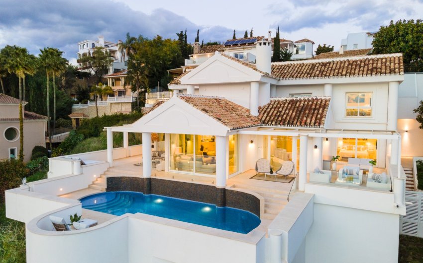 Resale - Villa -
Marbella - Nueva Andalucía