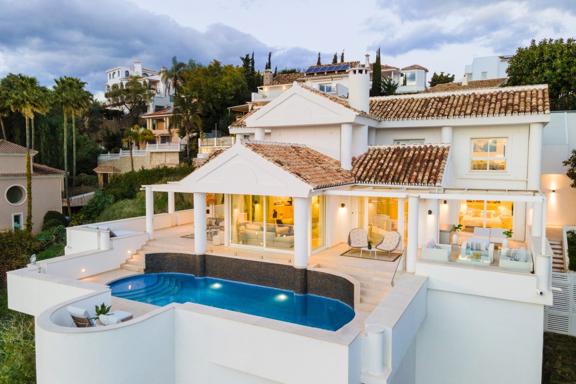 Resale - Villa -
Marbella - Nueva Andalucía