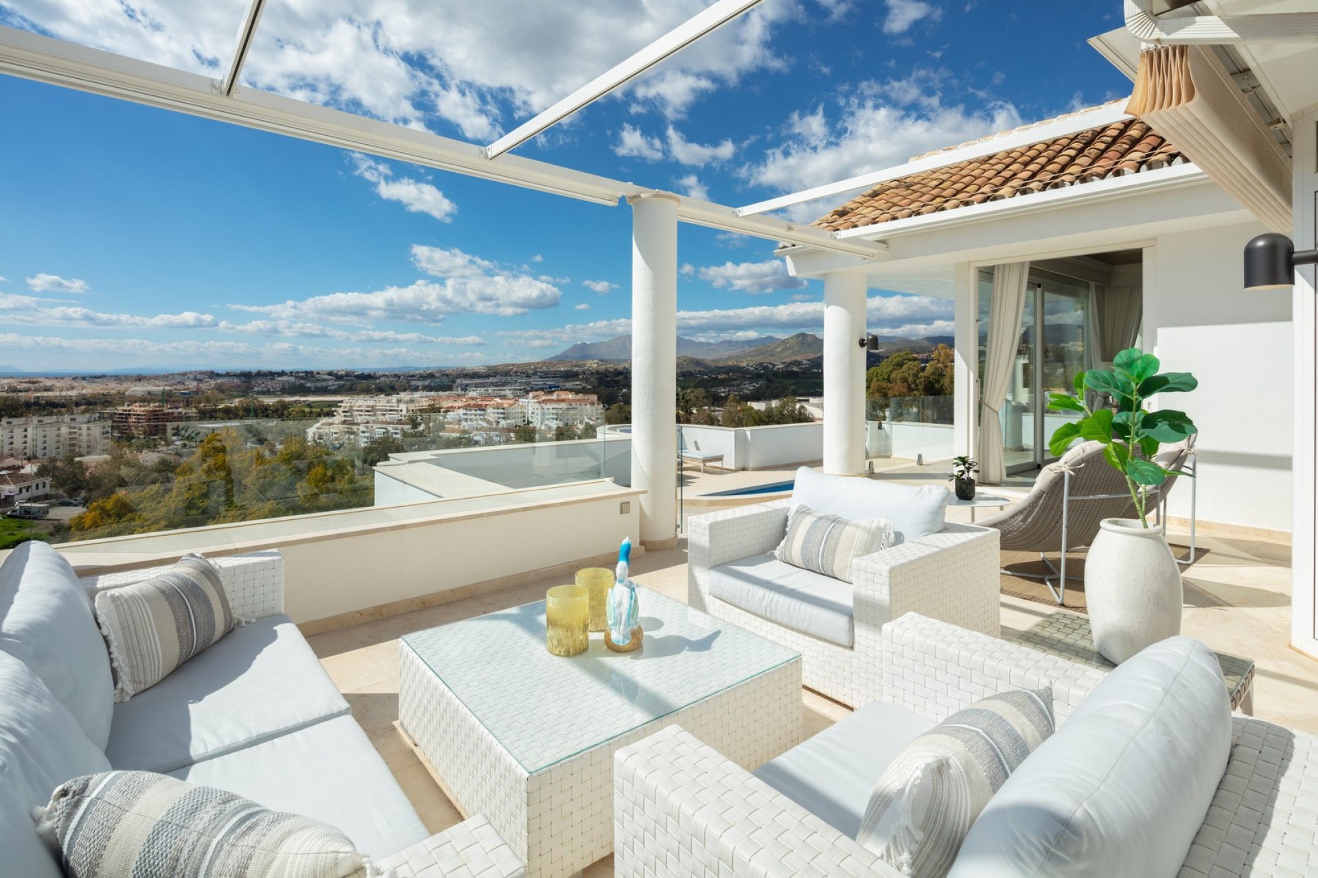 Resale - Villa -
Marbella - Nueva Andalucía