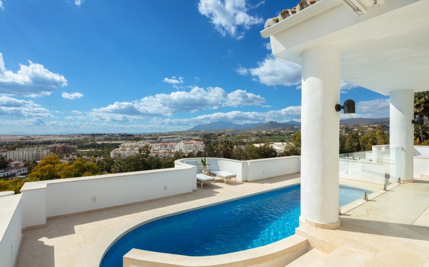 Resale - Villa -
Marbella - Nueva Andalucía