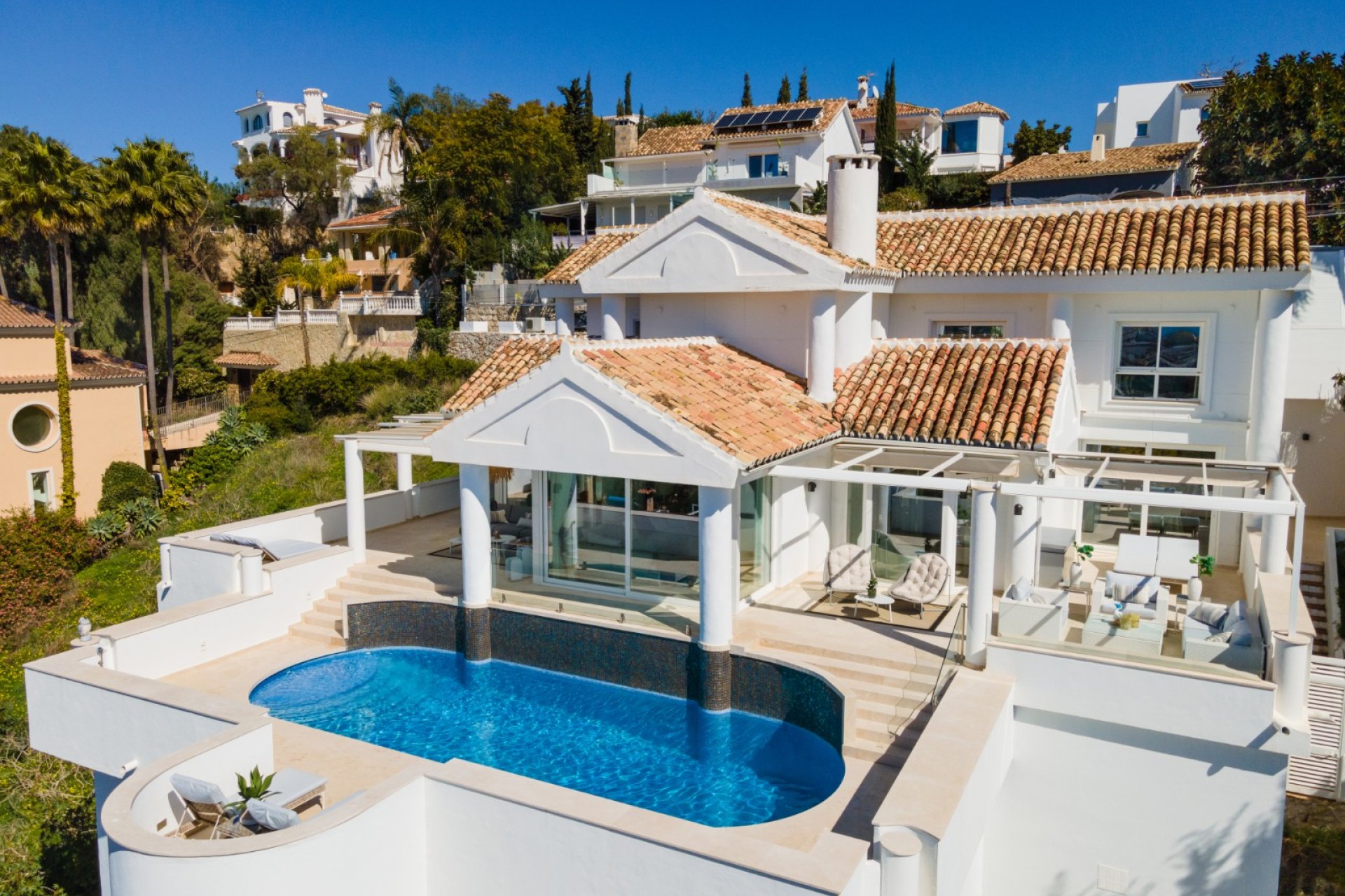 Resale - Villa -
Marbella - Nueva Andalucía