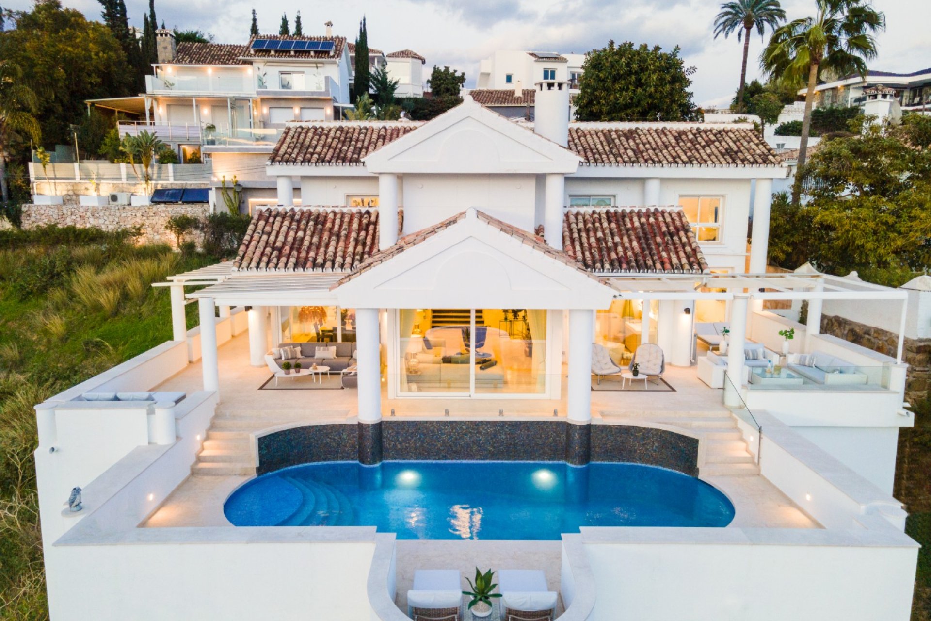 Resale - Villa -
Marbella - Nueva Andalucía