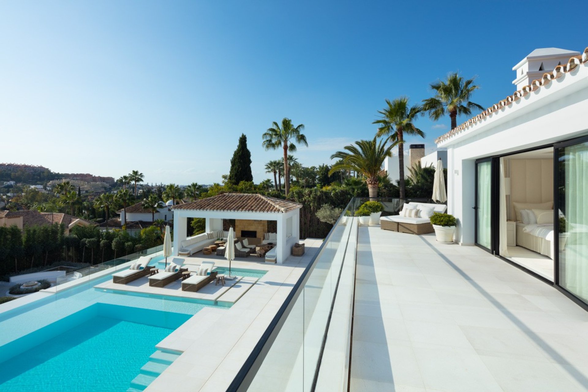 Resale - Villa -
Marbella - Nueva Andalucía