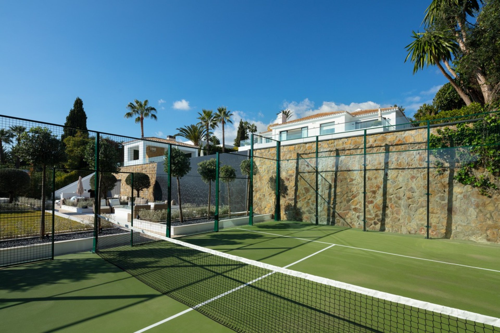 Resale - Villa -
Marbella - Nueva Andalucía