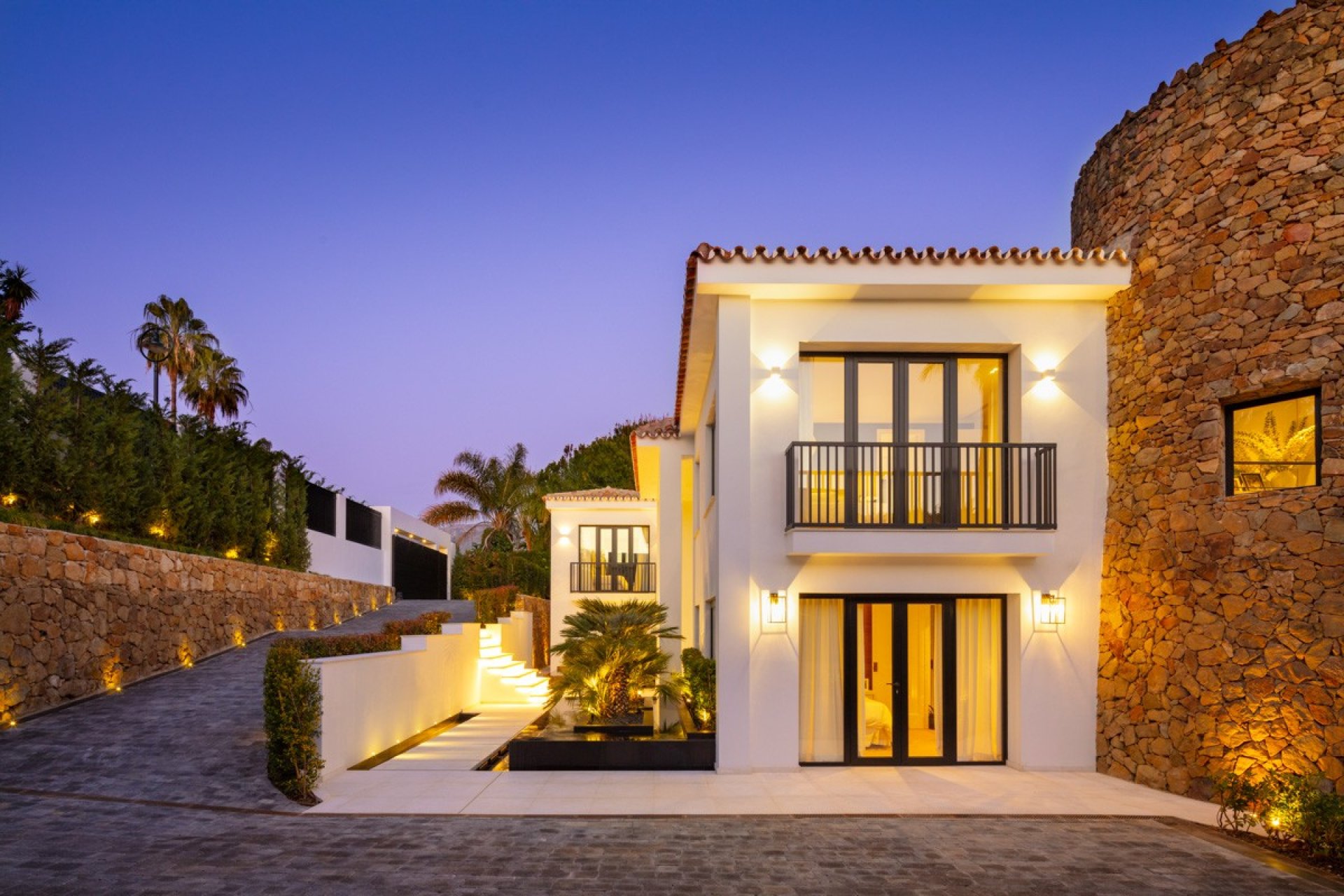 Resale - Villa -
Marbella - Nueva Andalucía