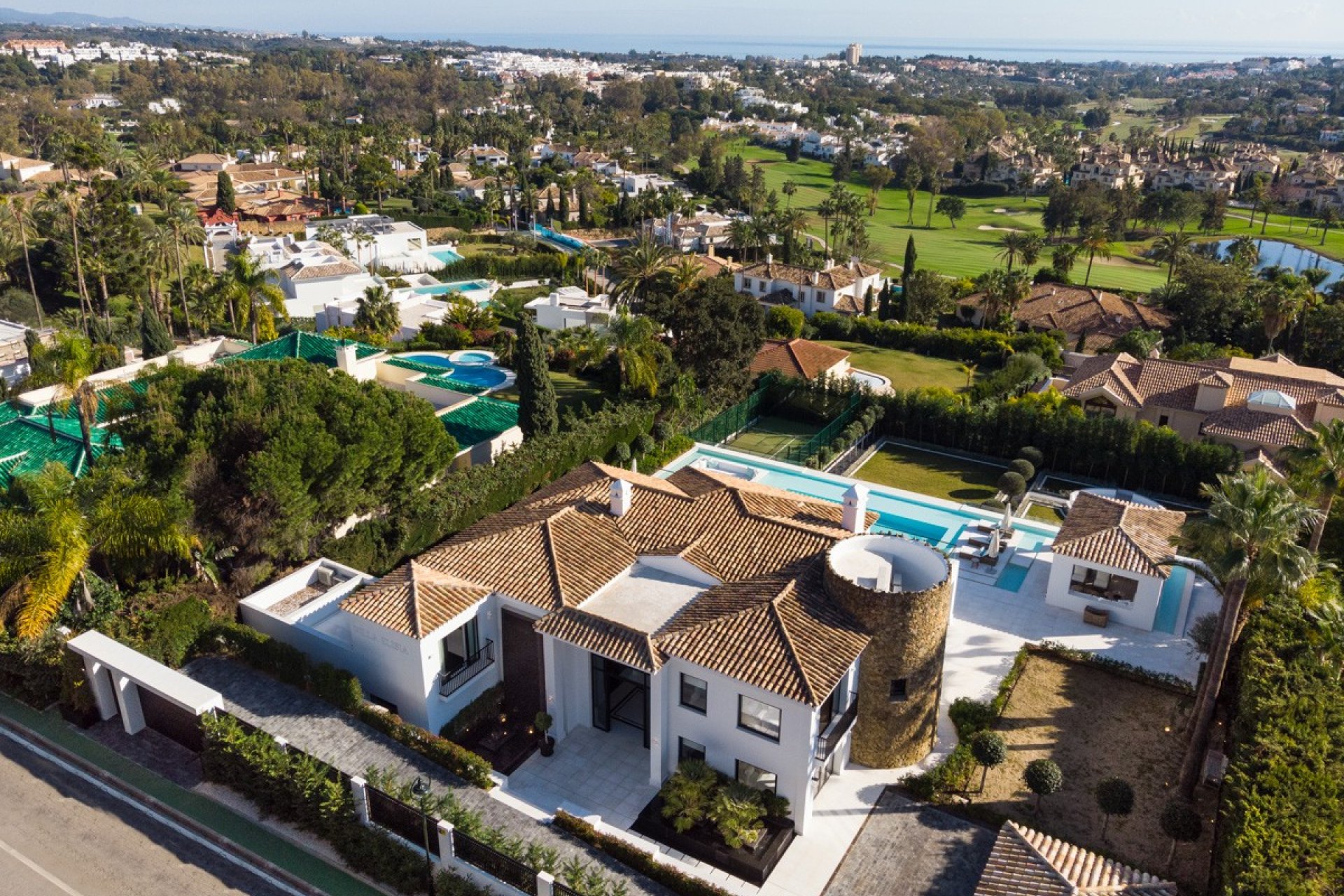 Resale - Villa -
Marbella - Nueva Andalucía