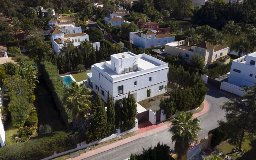 Resale - Villa -
Marbella - Nueva Andalucía