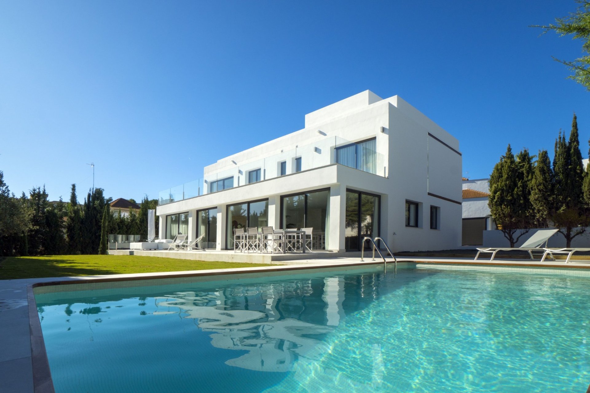 Resale - Villa -
Marbella - Nueva Andalucía