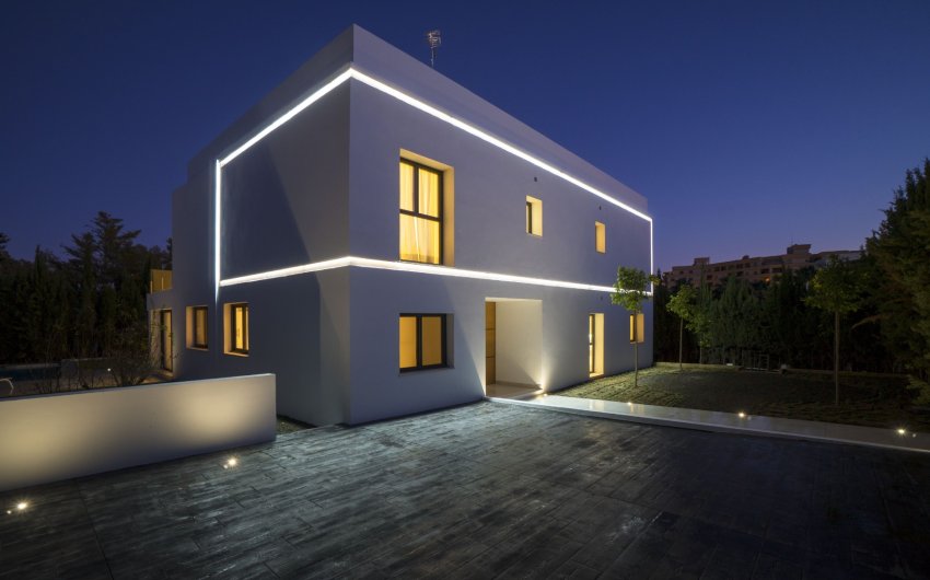 Resale - Villa -
Marbella - Nueva Andalucía