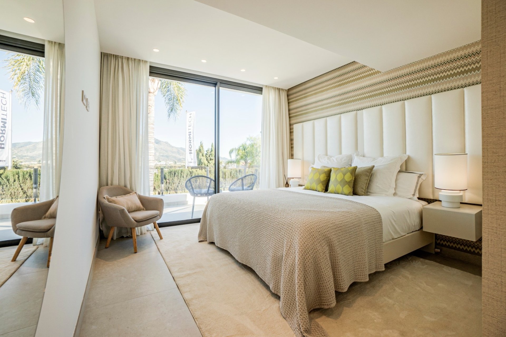 Resale - Villa -
Marbella - Nueva Andalucía