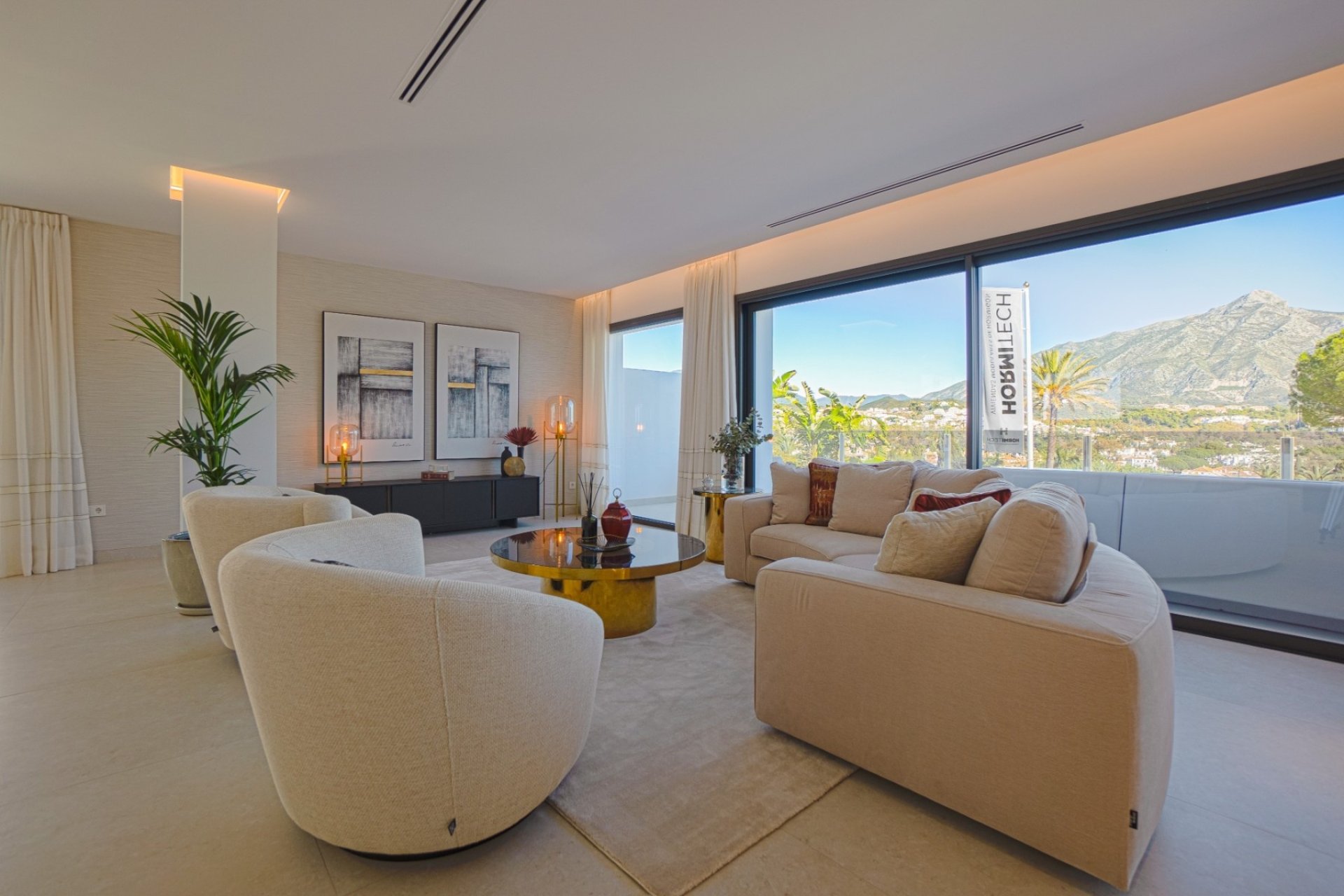 Resale - Villa -
Marbella - Nueva Andalucía