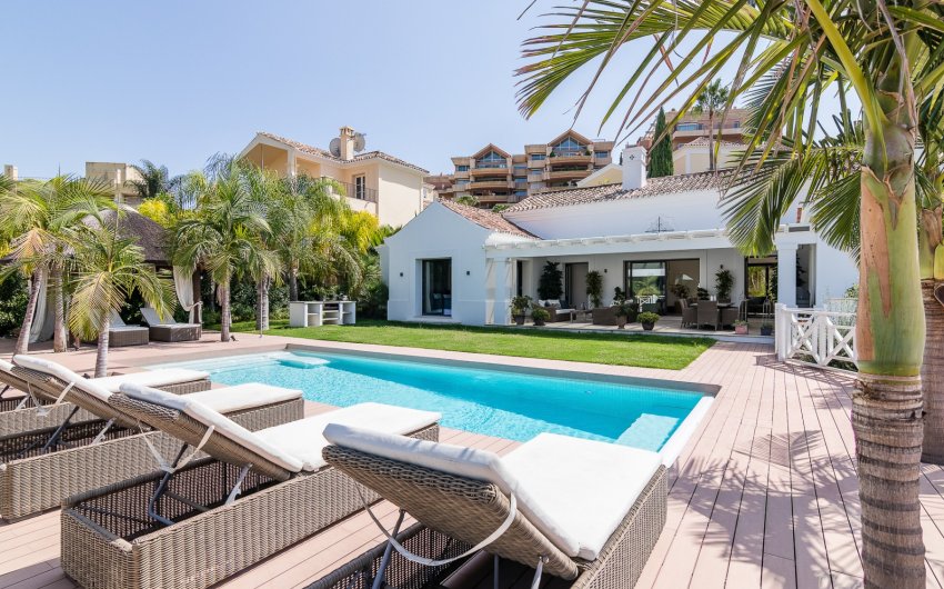 Resale - Villa -
Marbella - Nueva Andalucía