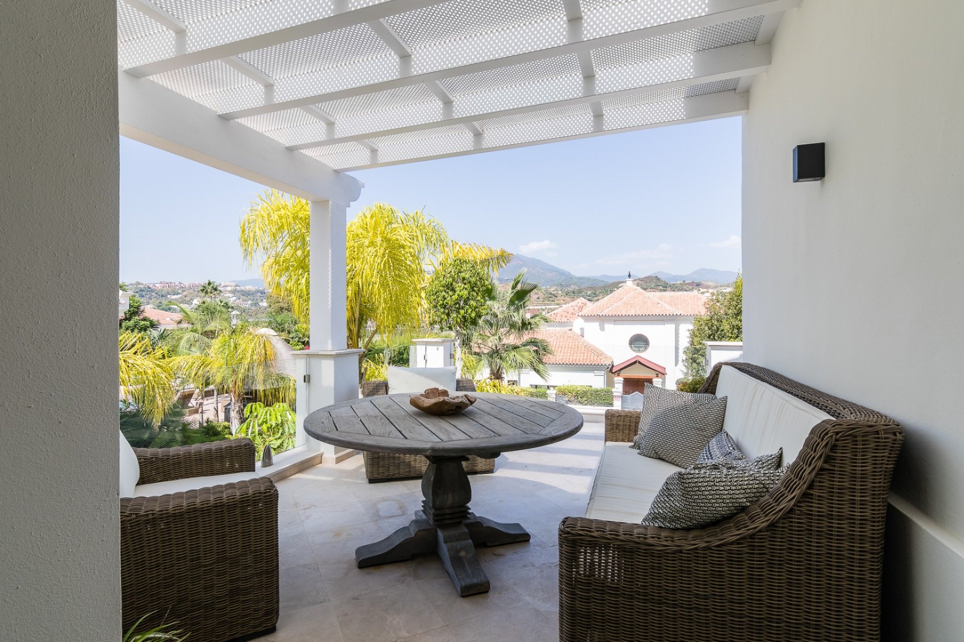 Resale - Villa -
Marbella - Nueva Andalucía